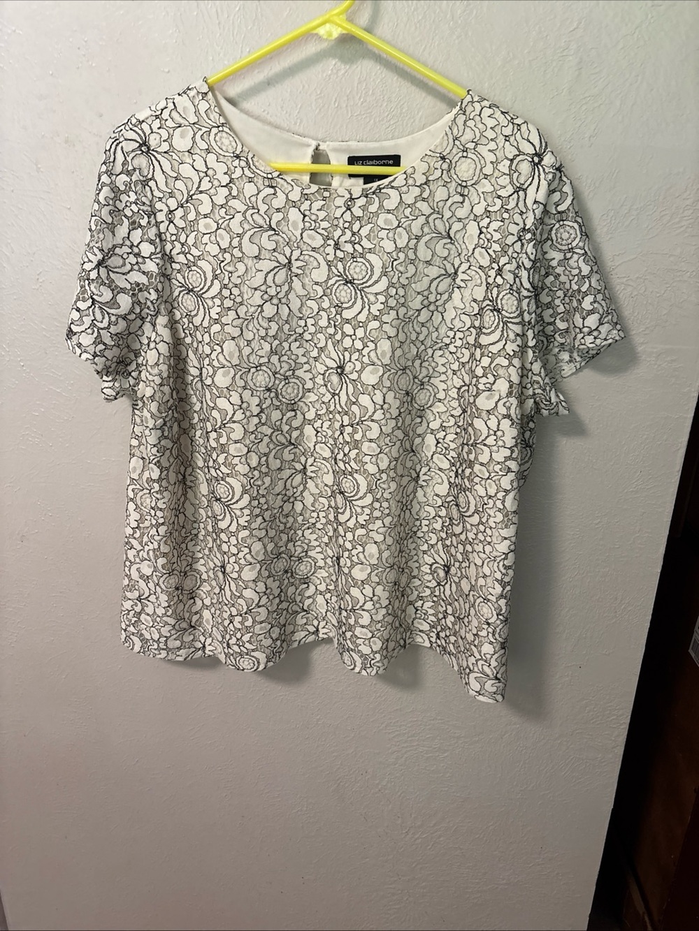 Liz Claiborne crème and black  Floral Lace Short Sleeve Blouse
